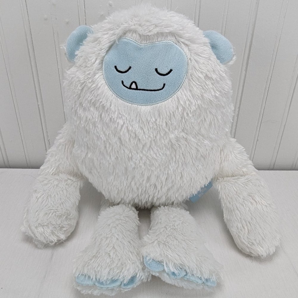 Max Studio White Yeti Plush 18" Stuffed Animal 2021 Blue Face Rare Bigfoot